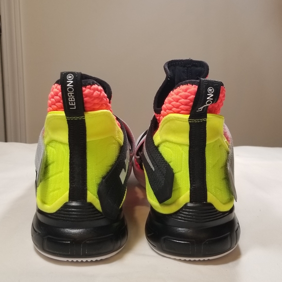 Nike Lebron Soldier XII SFG AO4054 800 - Picture 7 of 10